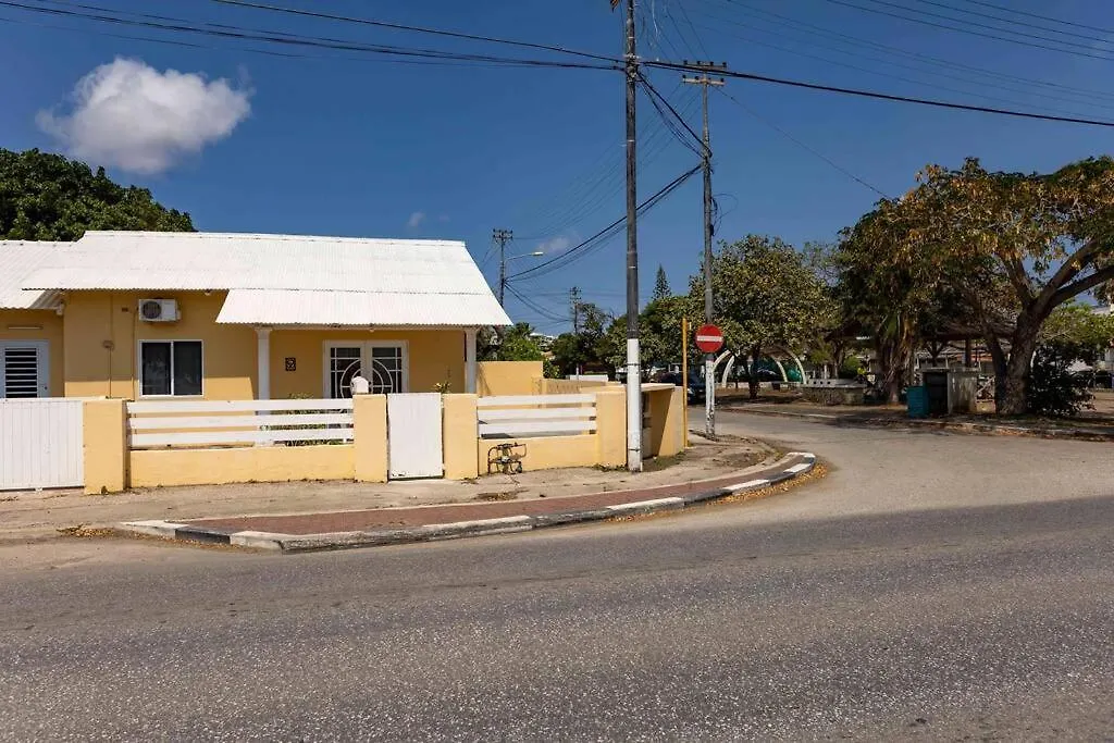 Oceanfront 3 Bedroom House Willemstad
