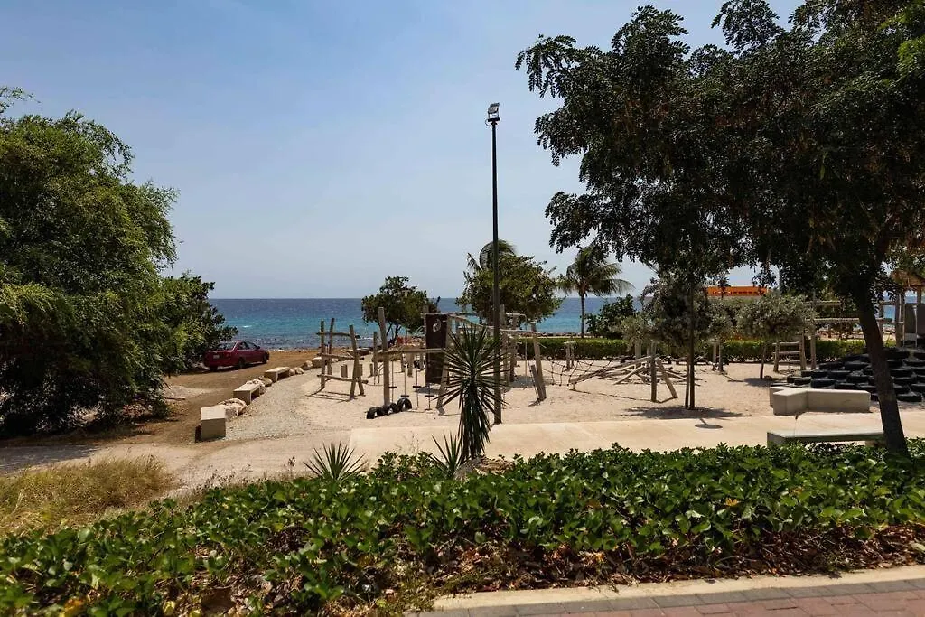 Oceanfront 3 Bedroom House Willemstad